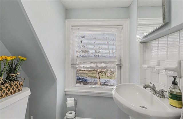 921 MANOR Road, Independence, MO 64055