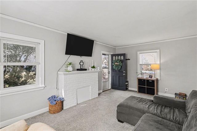 921 MANOR Road, Independence, MO 64055