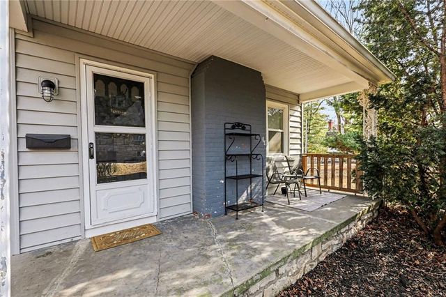 921 MANOR Road, Independence, MO 64055