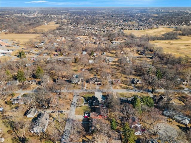 921 MANOR Road, Independence, MO 64055