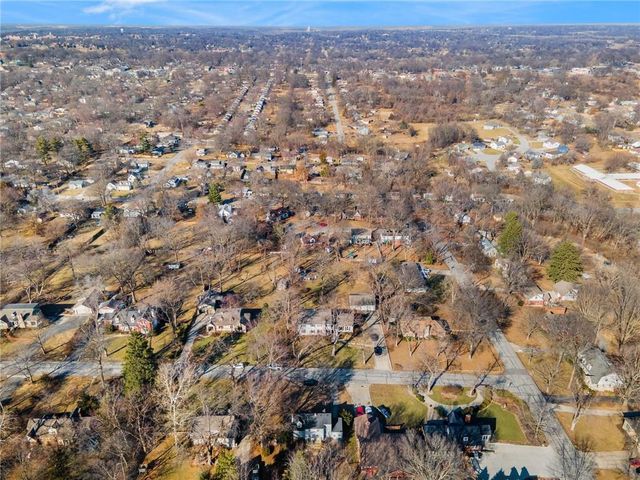 921 MANOR Road, Independence, MO 64055