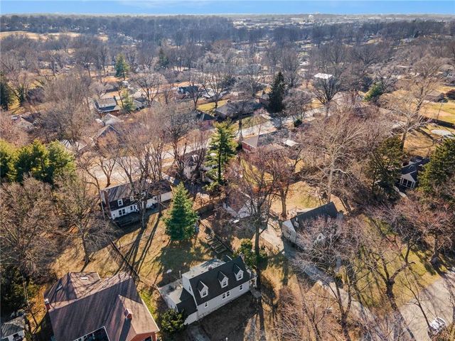 921 MANOR Road, Independence, MO 64055