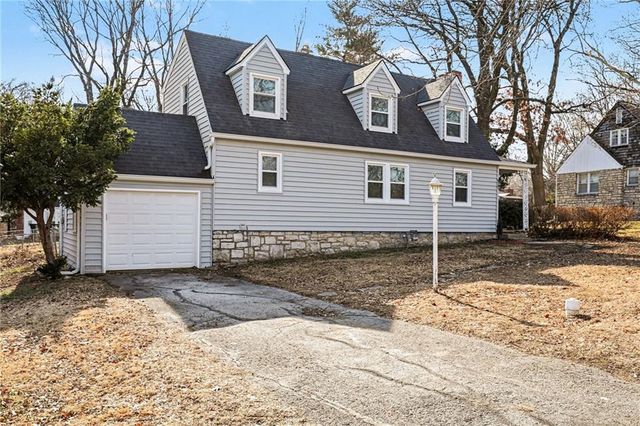 921 MANOR Road, Independence, MO 64055