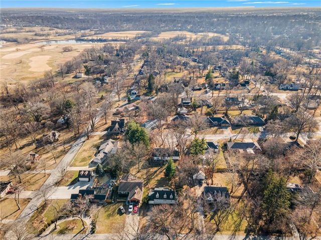 921 MANOR Road, Independence, MO 64055