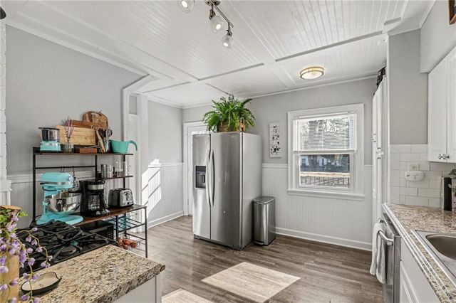 921 MANOR Road, Independence, MO 64055