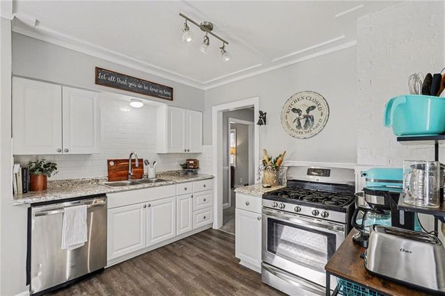 921 MANOR Road, Independence, MO 64055