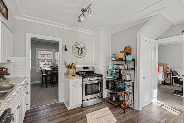 921 MANOR Road, Independence, MO 64055