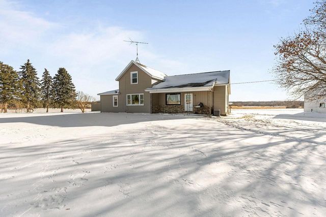 W1991 E River Road, Berlin, WI 54923