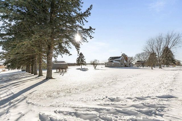 W1991 E River Road, Berlin, WI 54923