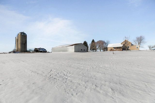 W1991 E River Road, Berlin, WI 54923