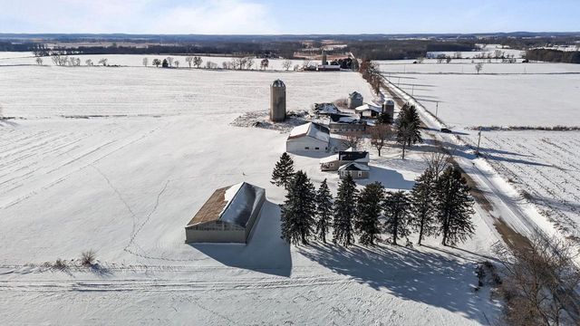 W1991 E River Road, Berlin, WI 54923