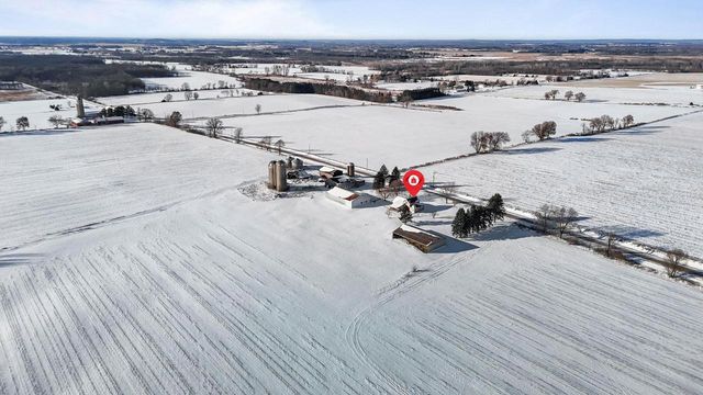 W1991 E River Road, Berlin, WI 54923