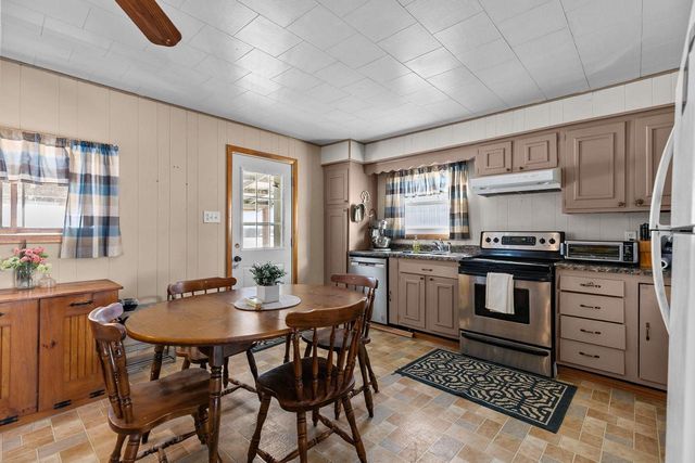 W1991 E River Road, Berlin, WI 54923