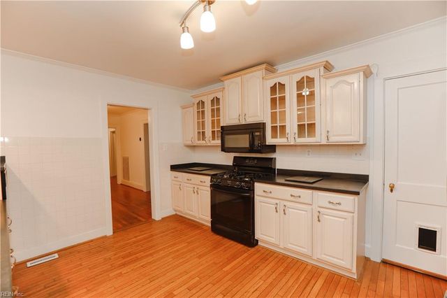 6049 Lake Terrace CIR, Norfolk, VA 23502