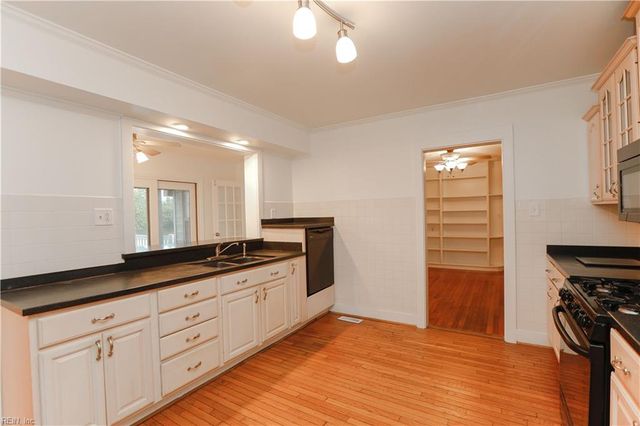 6049 Lake Terrace CIR, Norfolk, VA 23502
