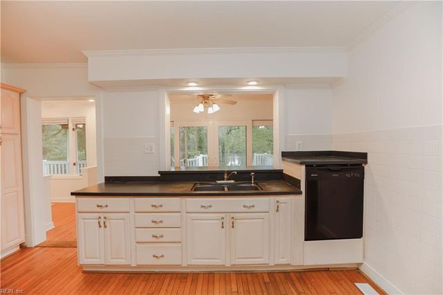 6049 Lake Terrace CIR, Norfolk, VA 23502