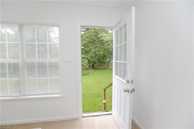 6049 Lake Terrace CIR, Norfolk, VA 23502