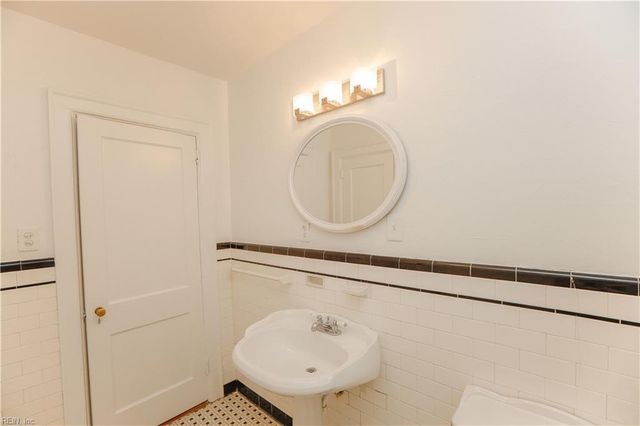 6049 Lake Terrace CIR, Norfolk, VA 23502