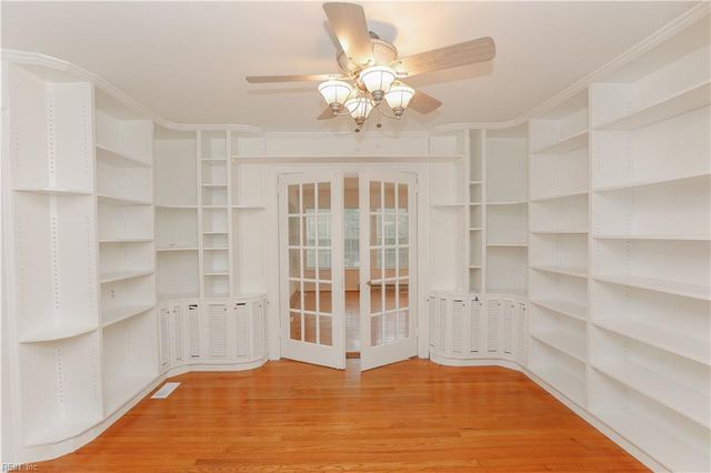 6049 Lake Terrace CIR, Norfolk, VA 23502