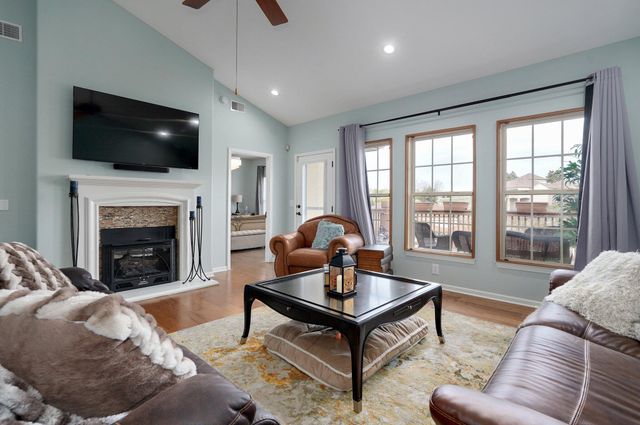 145 N Tuscany Drive, Hollister, MO 65672