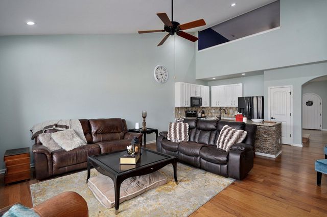 145 N Tuscany Drive, Hollister, MO 65672