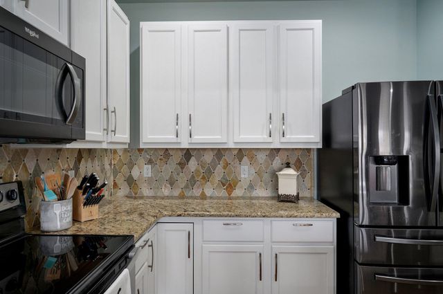 145 N Tuscany Drive, Hollister, MO 65672