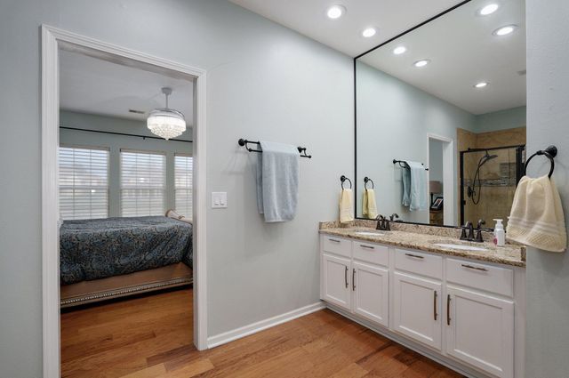 145 N Tuscany Drive, Hollister, MO 65672