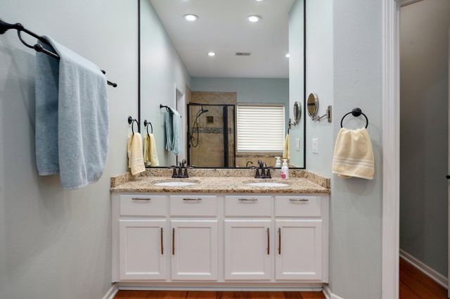 145 N Tuscany Drive, Hollister, MO 65672