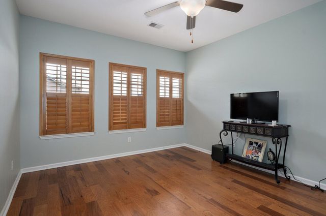 145 N Tuscany Drive, Hollister, MO 65672