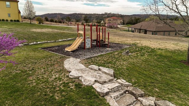 145 N Tuscany Drive, Hollister, MO 65672