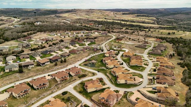 145 N Tuscany Drive, Hollister, MO 65672