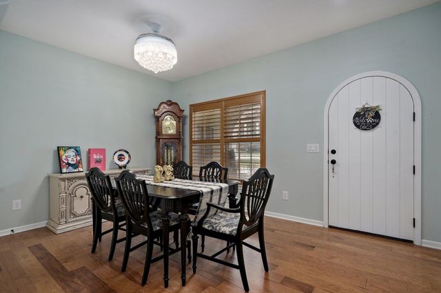 145 N Tuscany Drive, Hollister, MO 65672