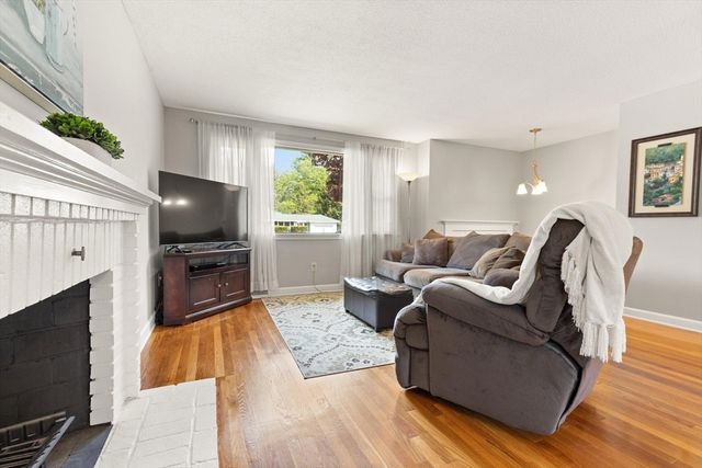 1 Myrtle Ave, Westford, MA 01886