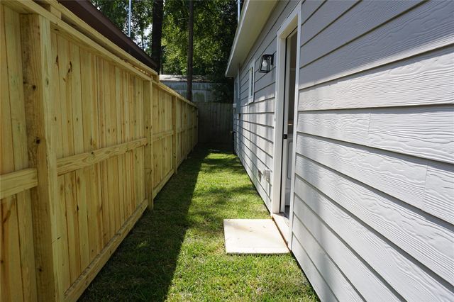 9866 Arbor Oak Street, Willis, TX 77318