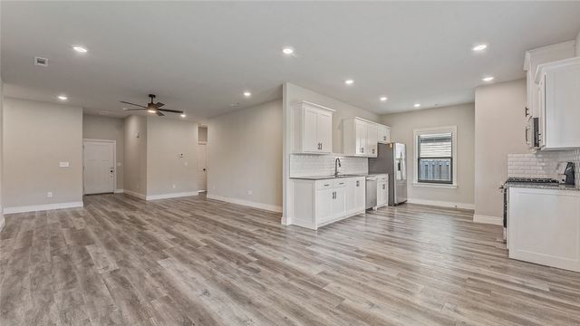 1031 Pebble Pass, Centerton, AR 72719