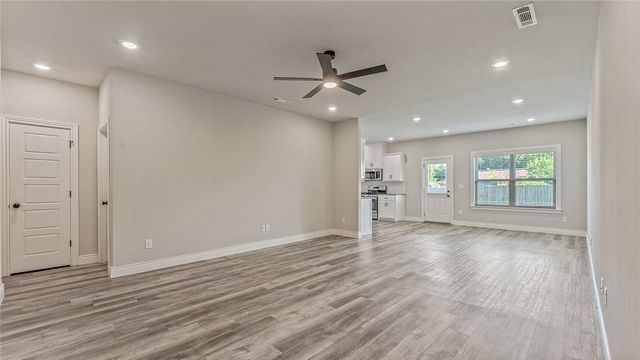 1031 Pebble Pass, Centerton, AR 72719
