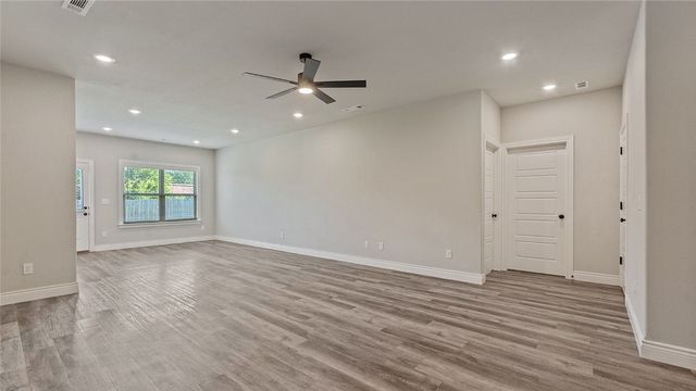 1031 Pebble Pass, Centerton, AR 72719