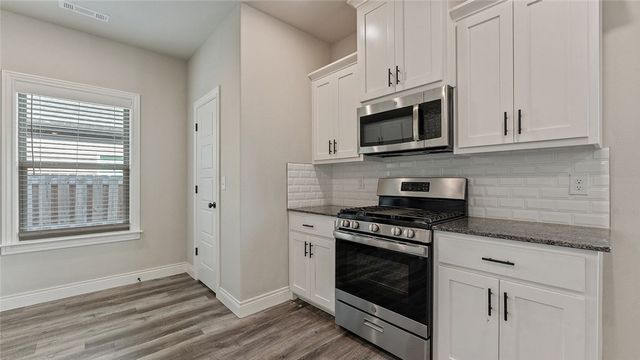 1031 Pebble Pass, Centerton, AR 72719