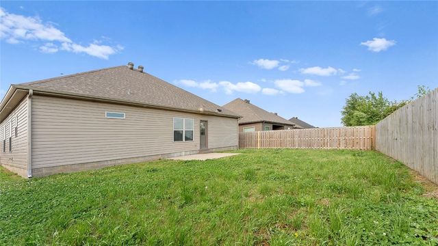 1031 Pebble Pass, Centerton, AR 72719