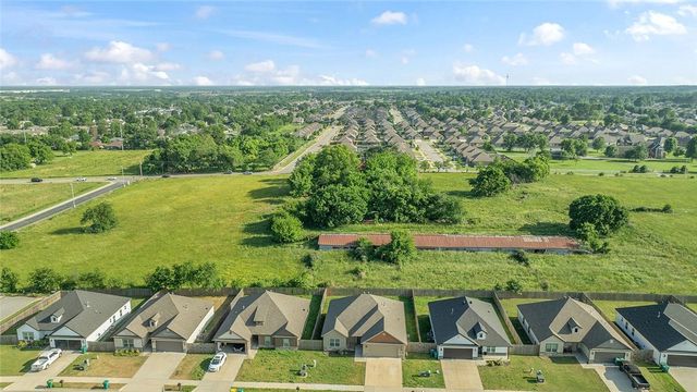1031 Pebble Pass, Centerton, AR 72719