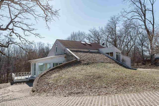 1301 Gartland Avenue, Janesville, WI 53548