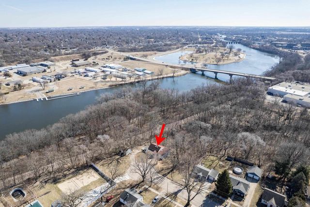 1301 Gartland Avenue, Janesville, WI 53548