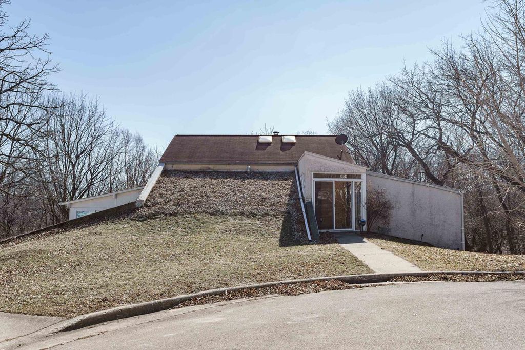 1301 Gartland Avenue, Janesville, WI 53548