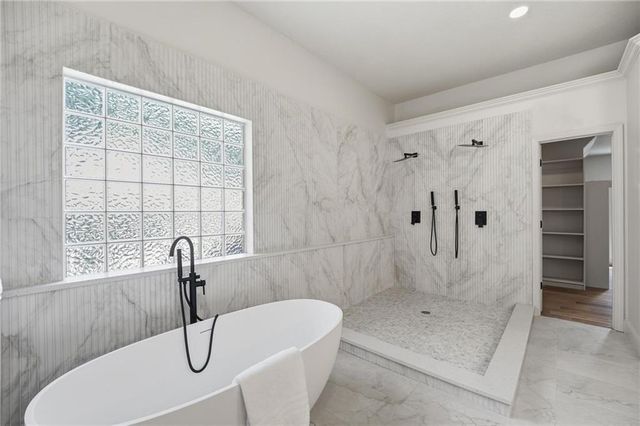 2634 SW Wintervalley Drive, Lee's Summit, MO 64081