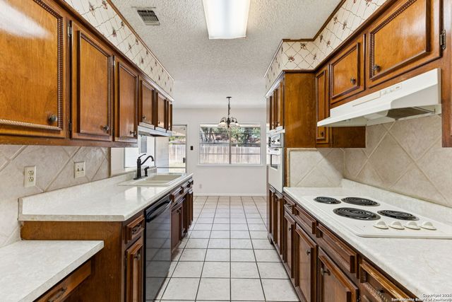 3619 mapleton, San Antonio, TX 78230