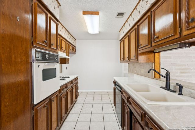 3619 mapleton, San Antonio, TX 78230