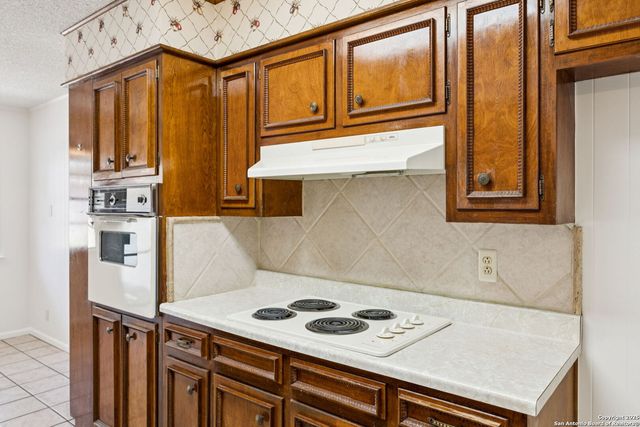 3619 mapleton, San Antonio, TX 78230