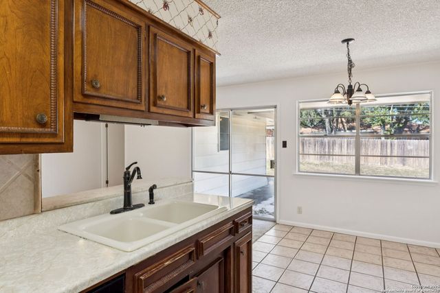 3619 mapleton, San Antonio, TX 78230