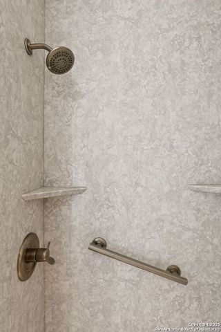 3619 mapleton, San Antonio, TX 78230