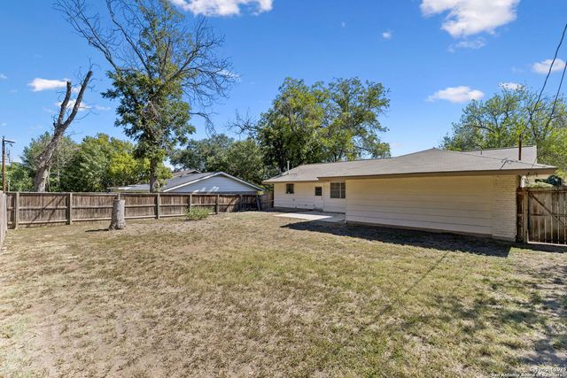 3619 mapleton, San Antonio, TX 78230